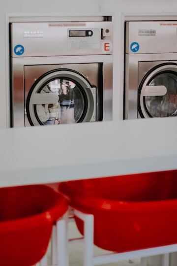 AEG v. Commission (107/82)